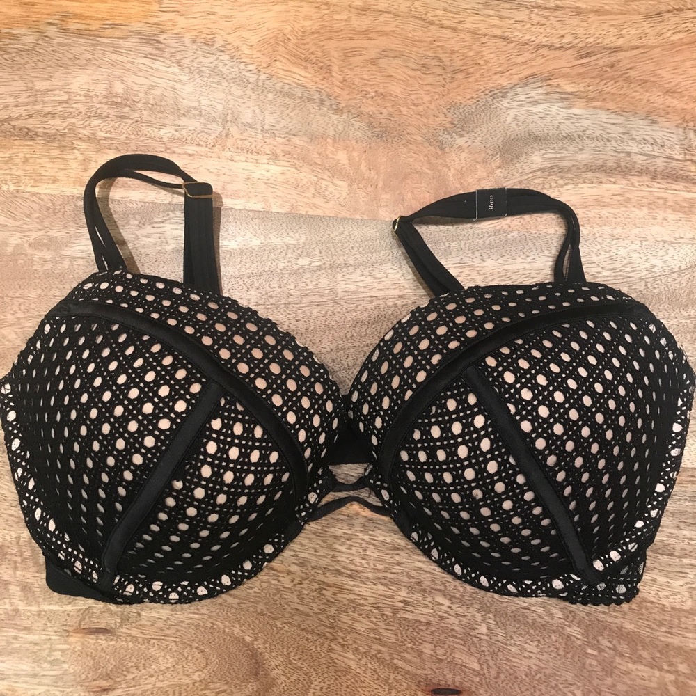 NWT women’s Victoria’s Secret 36DD push up bra